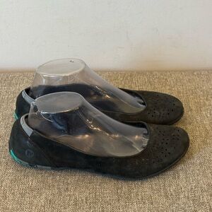 Merrell Women’s Black Slip On Suede Flats Size 9